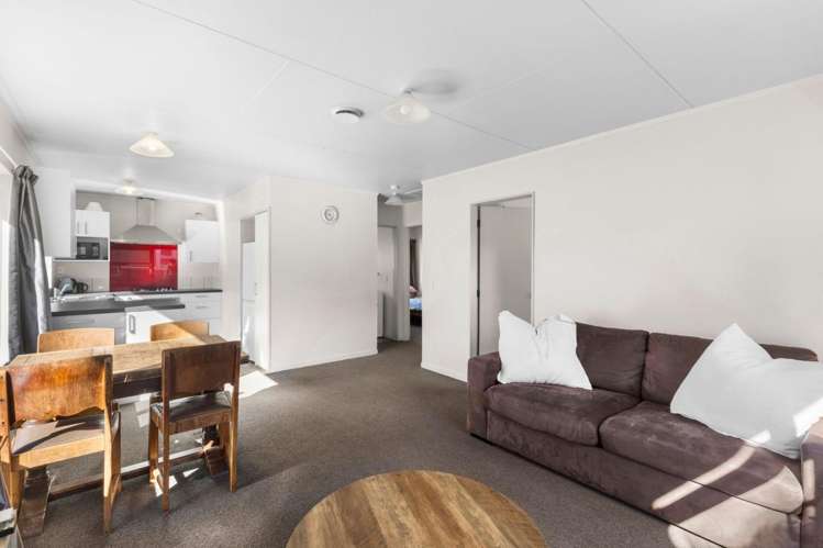 2/36A Tukuka Street 10811_2