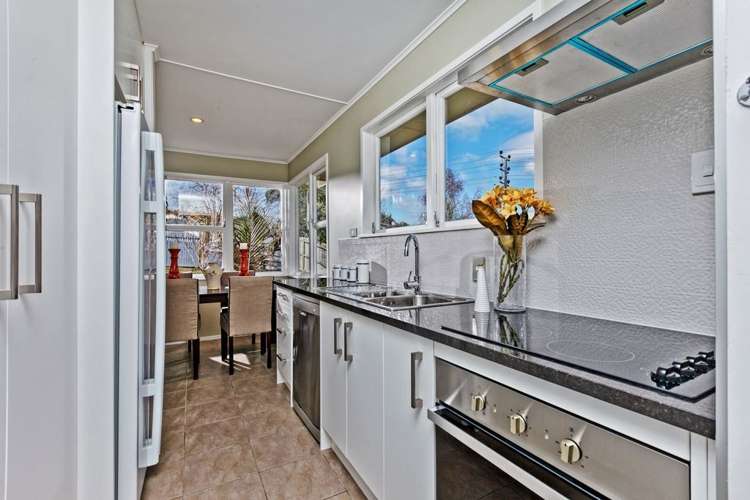 61 Captain Scott Road Glen Eden_9