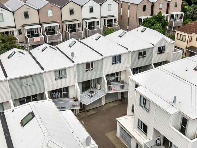 Urban Lifestyle in Sought After Mount Cook!
