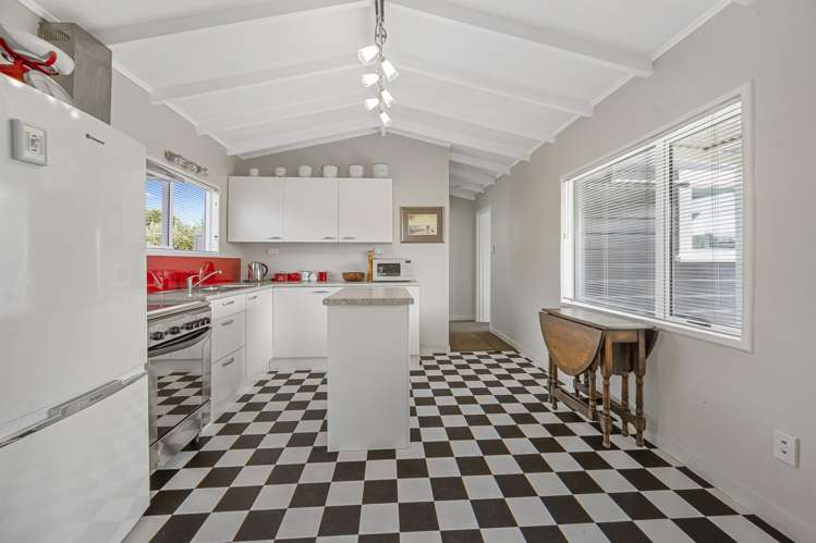 2 Palmer Place Taieri Mouth_10