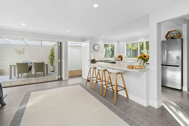 42 Ngarahana Avenue Paremoremo_10