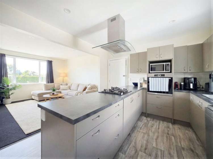 6 Travis Road Burwood_1