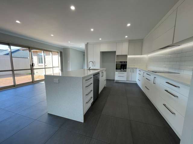 35 Riverglade Parkway Te Atatu South_3