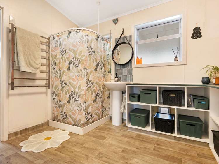 905 Willowpark Road North Mayfair_21