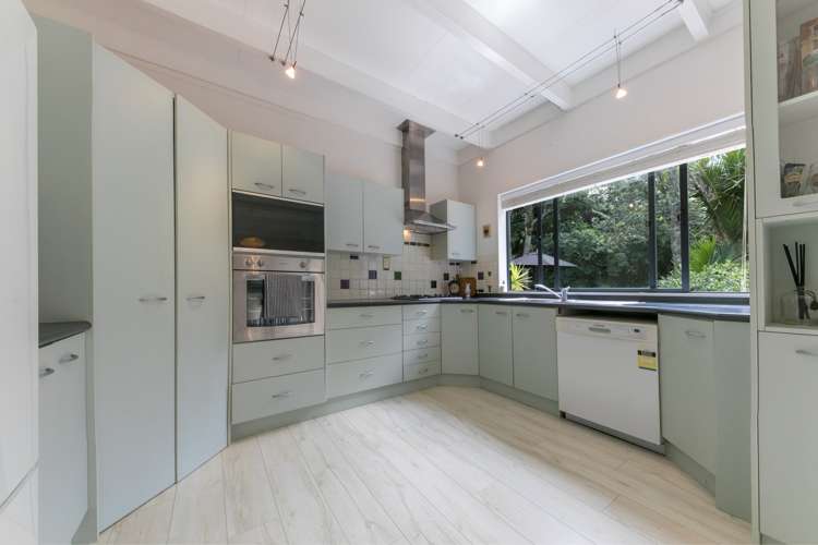 152 Woodlands Park Road Titirangi_5