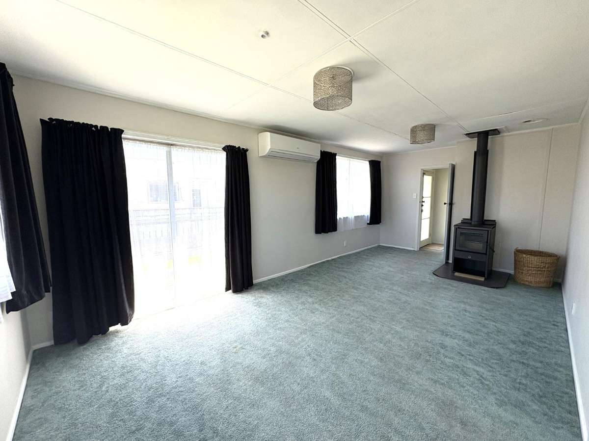 3 BEDROOM - CLOSE TO TOWN 3