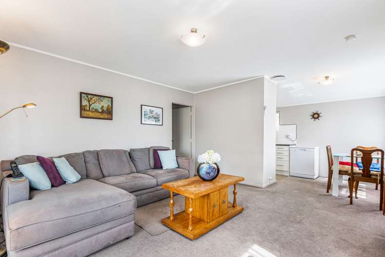 2/6 Helena Street Massey_5