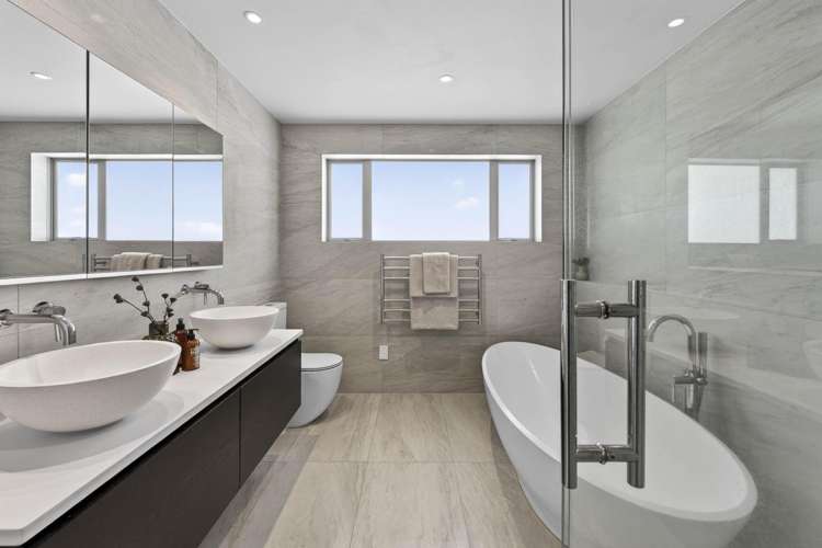 7 Commodore Parry Road Castor Bay_17