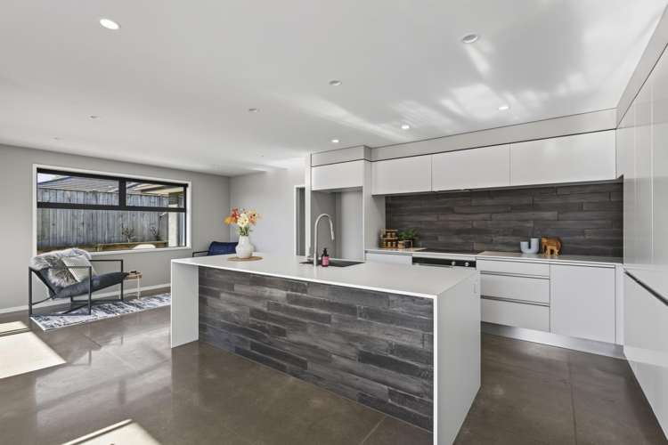 10 Masters Lane Waitara_13