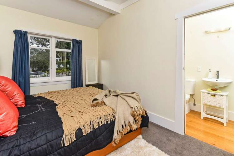 25 Ascot Avenue Narrow Neck_14