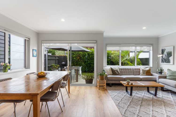 35 Whakawhiti Loop Avondale_1