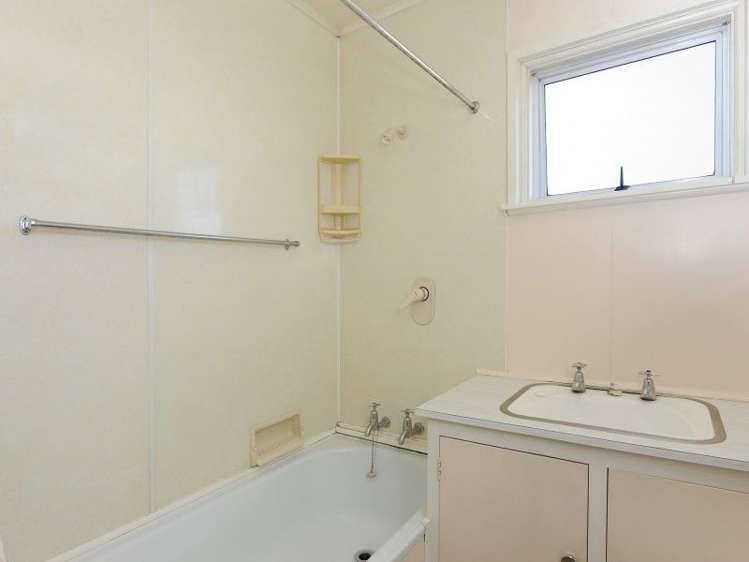 1/32 Cobham Crescent Stoke_9