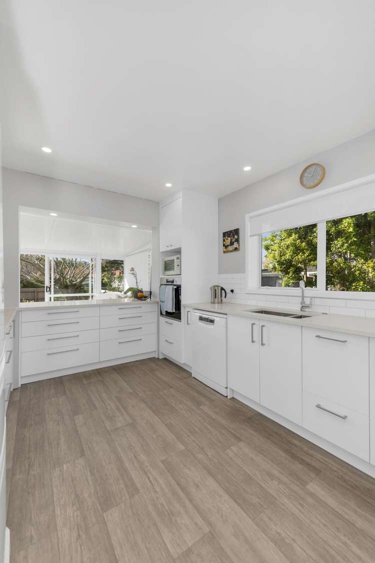 12 Mirrabooka Avenue Botany Downs_26