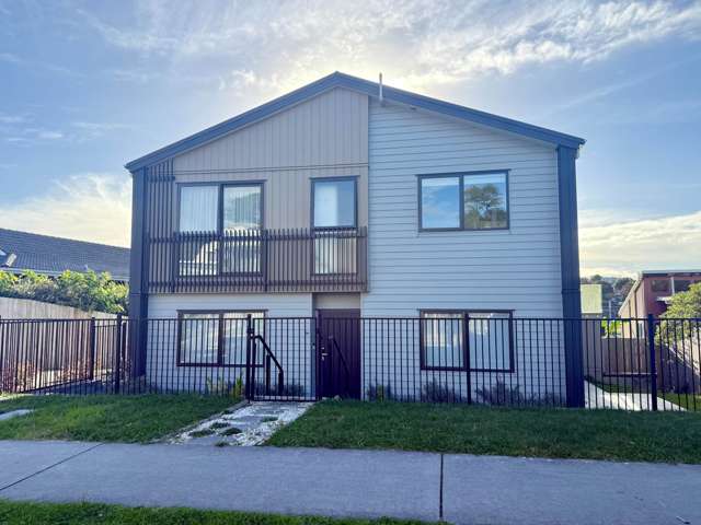 Rangitoto school zone Modern home