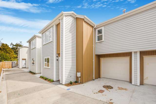 Relaxed Living on Main Road!