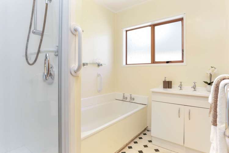 2/52 Harlston Road Mount Albert_13