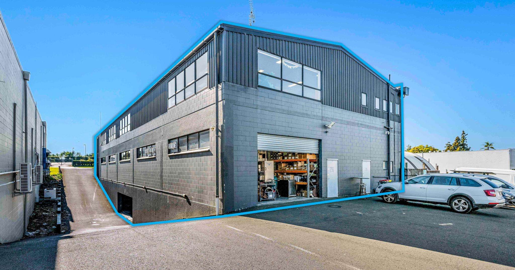 Vacant possession on Lunn Avenue