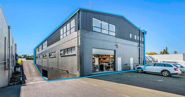 Vacant possession on Lunn Avenue