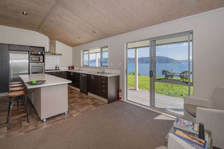 191b Pacific Ocean Slipper Island (Whakahau)_5