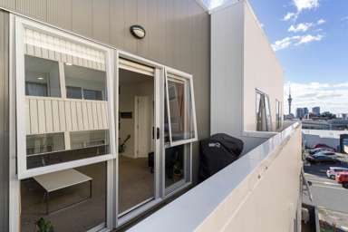 5b/121 Newton Road_4