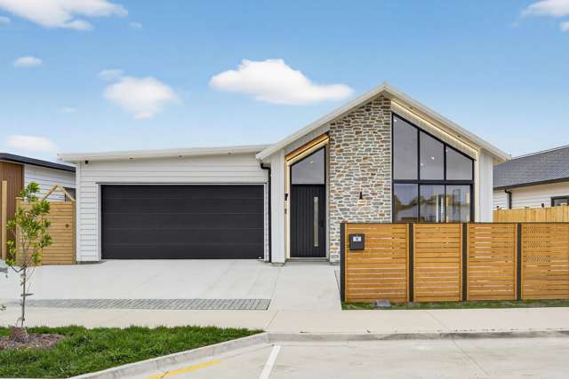 Modern Luxury Living - 2 Master Bedrooms & Dual Kitchens