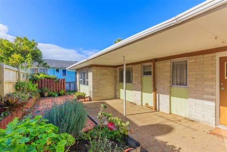 2 Eyre Street Henderson_16