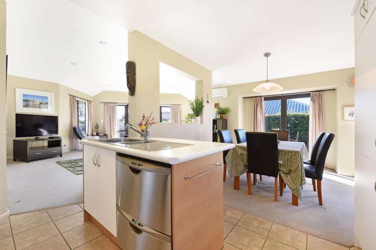 2 Strawberry Grove Richmond_6