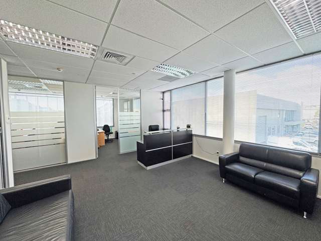 MODERN WILLIAM PICKERING OFFICE