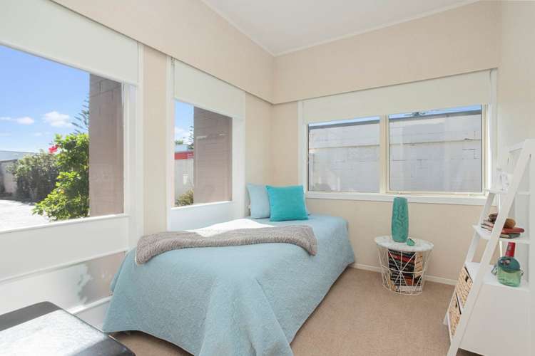 2/15 The Esplanade Eastern Beach_16