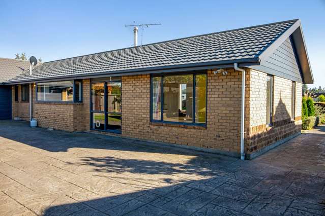 Come Home to Luxury on Racecourse Avenue!