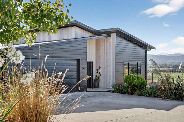 12 Airstrip Ridge Parkvale_2