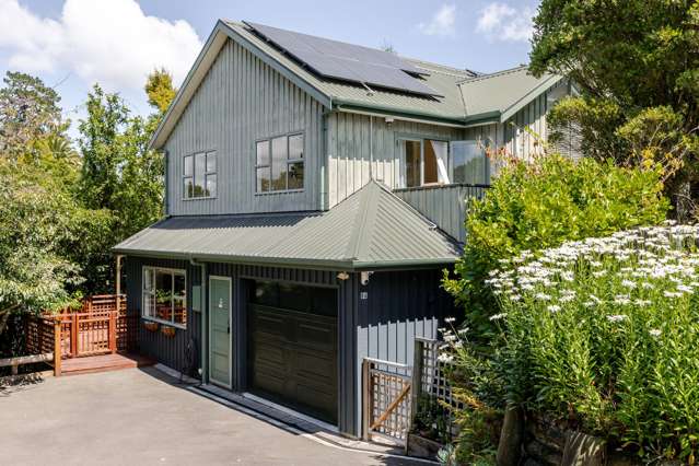 Spacious Summerhill gem at reduced price! Vendors need SOLD!