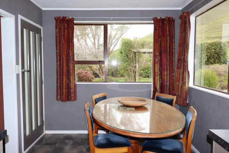 772 Upland Road Egmont Village_2