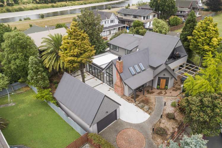 2 Huata Place West End_19