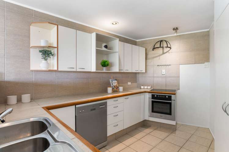 2/18 Takitimu Street_5