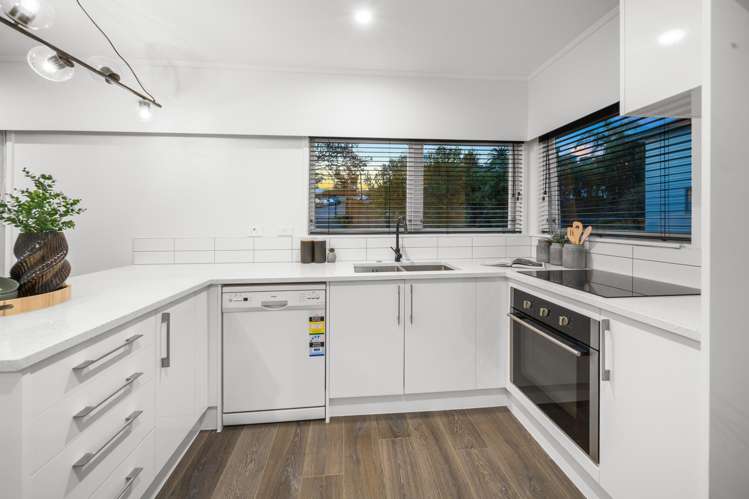 53 Cyclarama Crescent Massey_17