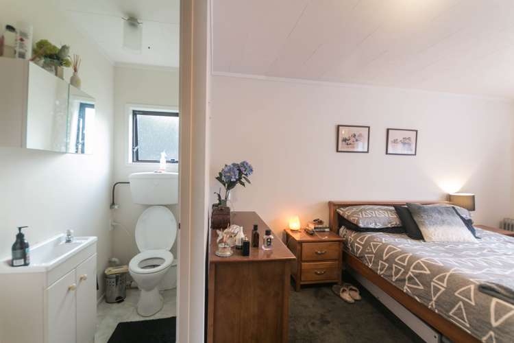 1/2 Onedin Place Titirangi_9