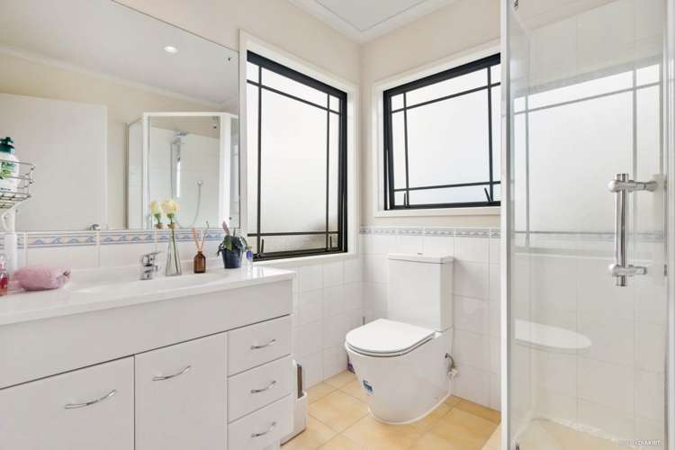 30 English Oak Drive Schnapper Rock_13