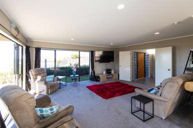 84 Churchill Drive_3