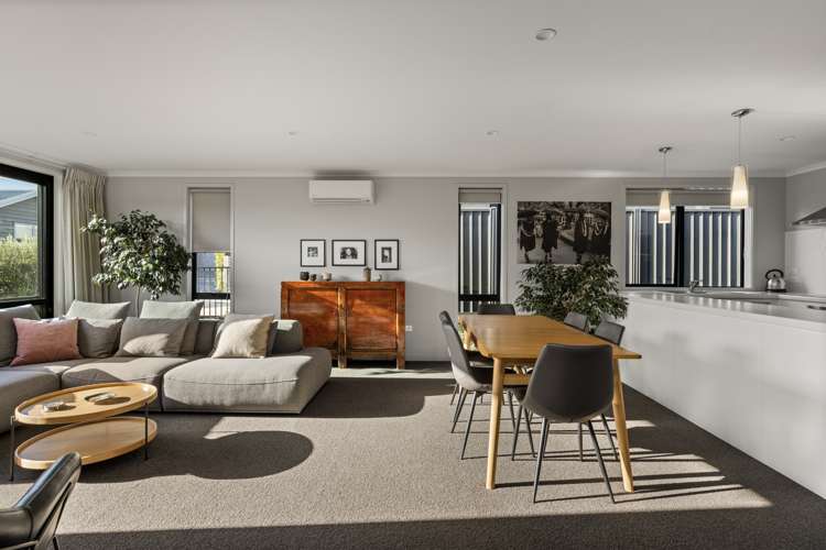 2 Sable Lane Pyes Pa_1