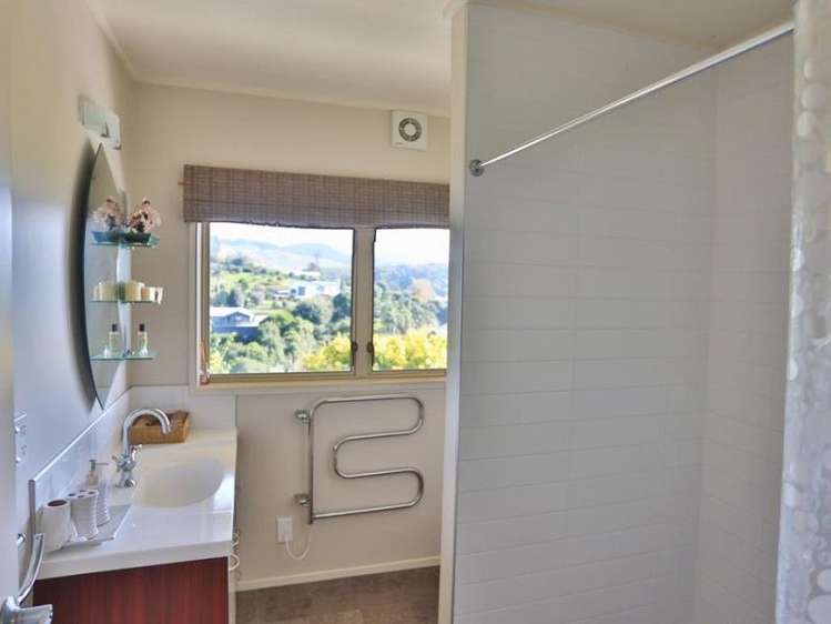 8 Governors Heights Whangamata_25