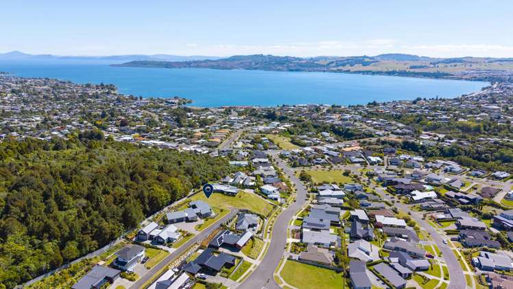 11 Azalea Lane Waipahihi_4