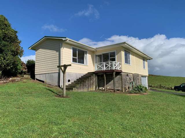 Sunny Three Bedroom Country House 8kms from Inglewood