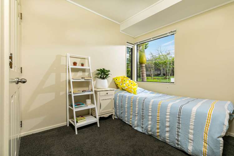 8 Almond Grove Greenhithe_16