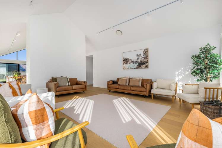 24 Phoenix palms Grove Levin_5