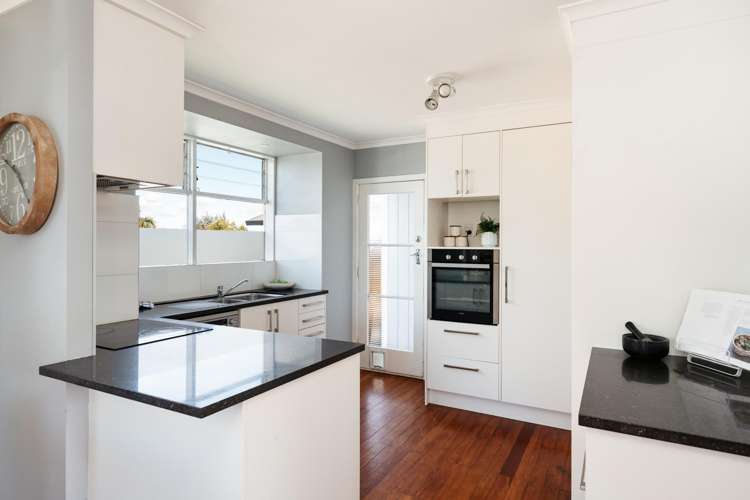 17A Stirling Grove Greerton_5