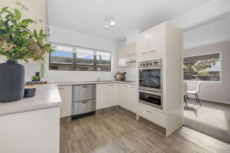 1/70 Mirrabooka Avenue Botany Downs_8