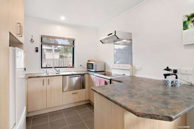 2/10 Knott Road Stanmore Bay_2