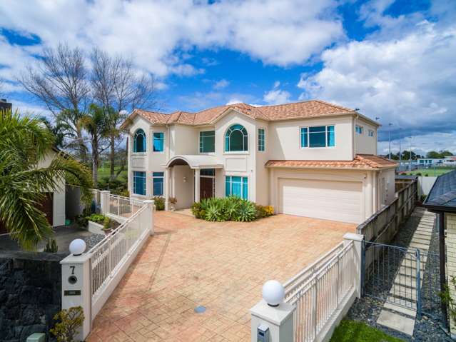 7 Villa Court Eastern Beach_1