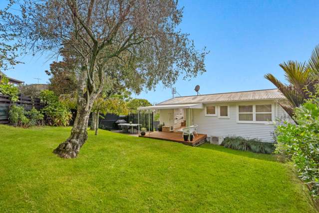 Fresh, Stylish & Move-In Ready! Bonus Flexi Space!